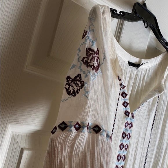 Embroidered Top - Picture 3 of 3